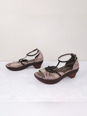 ANTELOPE Strappy Peep-Toe Platform Sandals